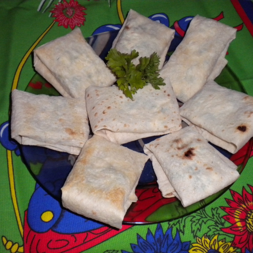 Печеный лаваш с сыром, чесноком и зеленью