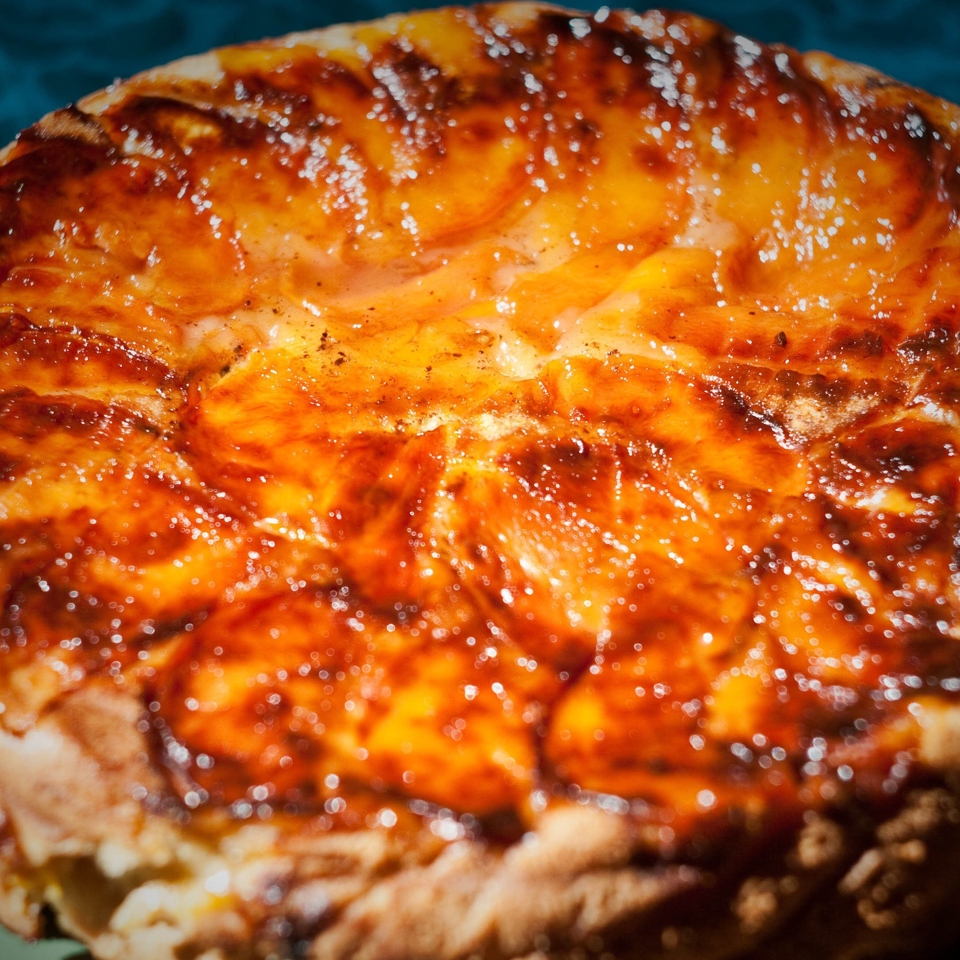 Пирог-перевертыш с персиками