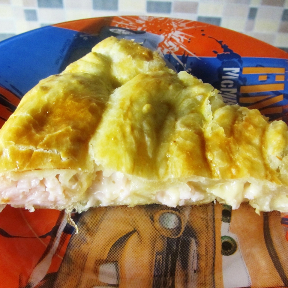 Пирог с ветчиной, сыром и зеленью