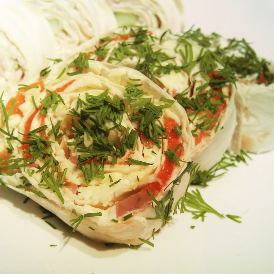 Рулеты из лаваша с красной рыбой и творожным сыром