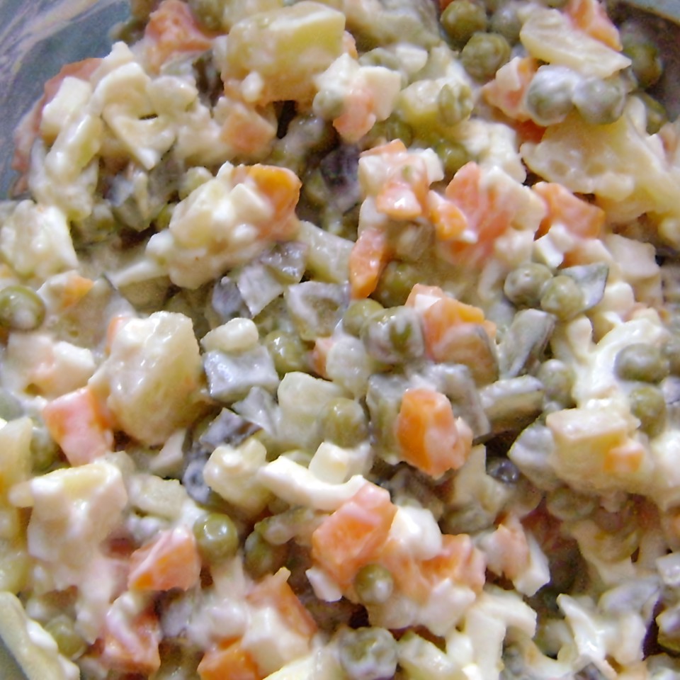 Салат из кальмаров с картофелем и морковью