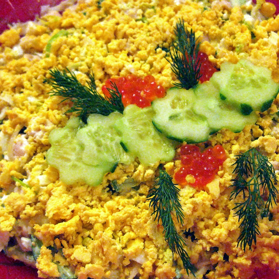 Салат с кальмарами и луком-пореем