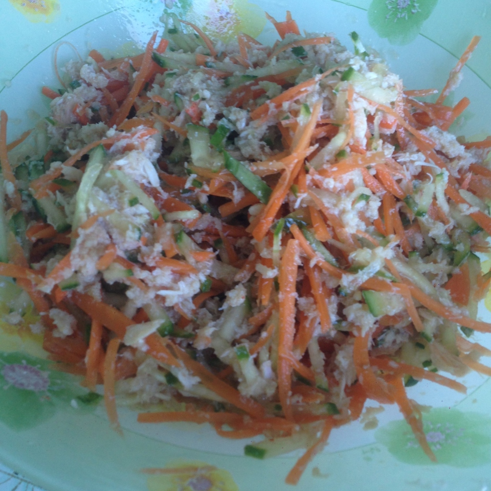 Салат с крабовым мясом и огурцом