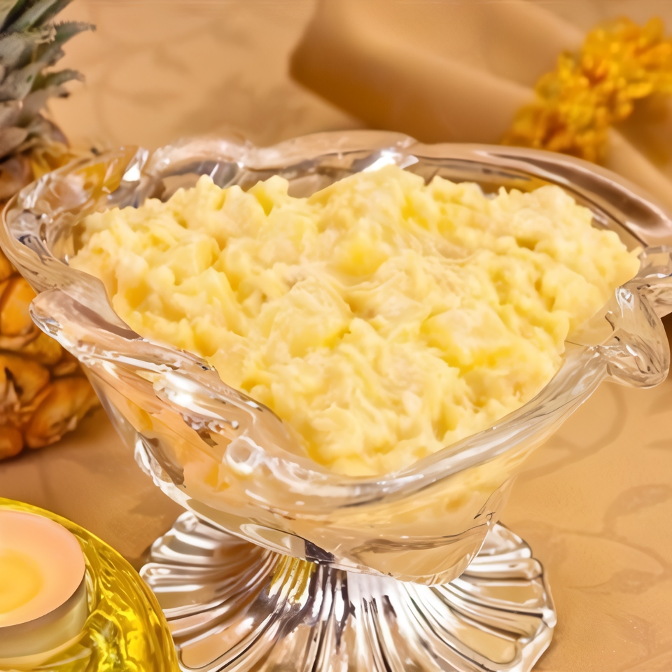 Салат с сыром, ананасами и курицей