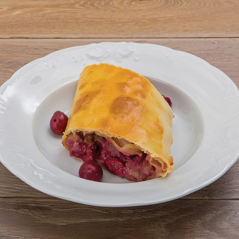 Штрудель с вишней, маскарпоне и миндалем