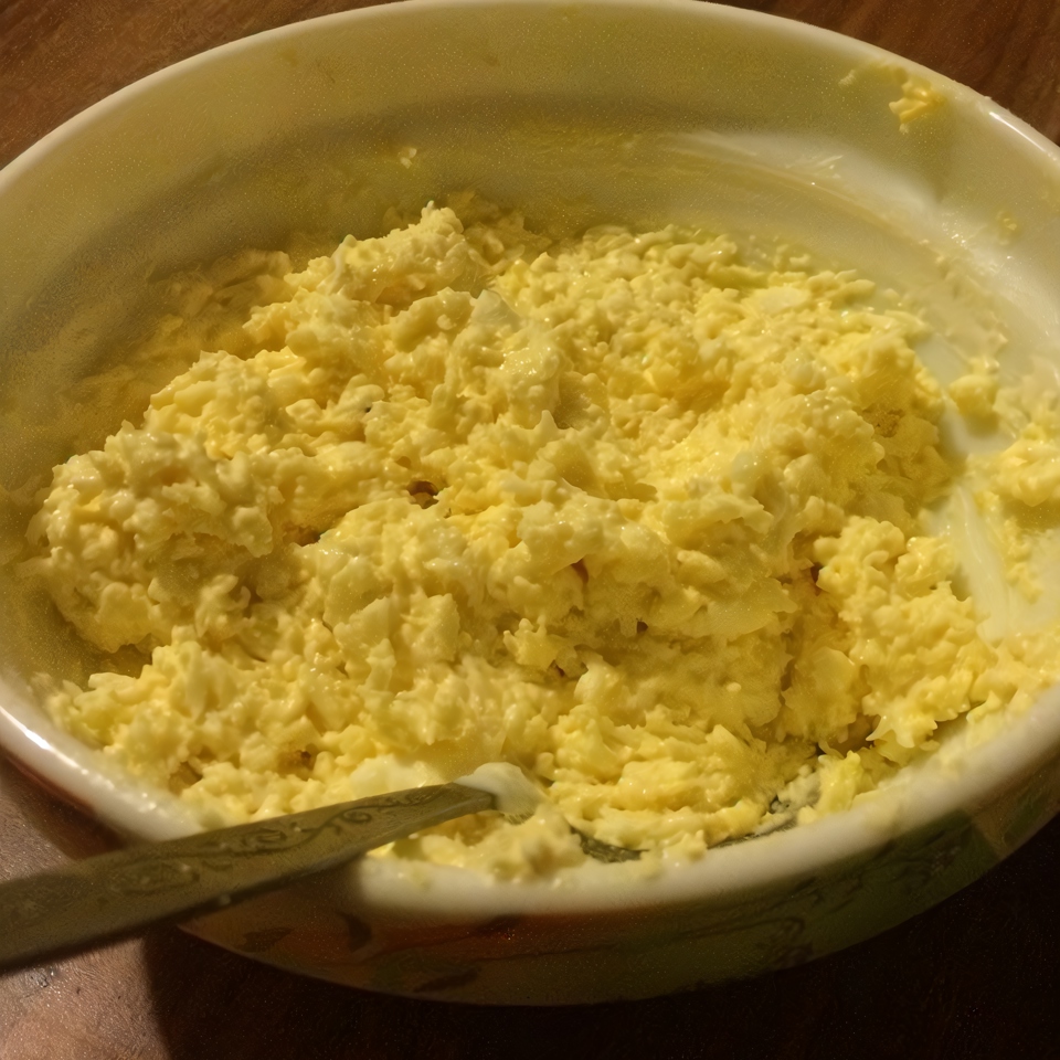 Сырный салат с яйцом и чесноком