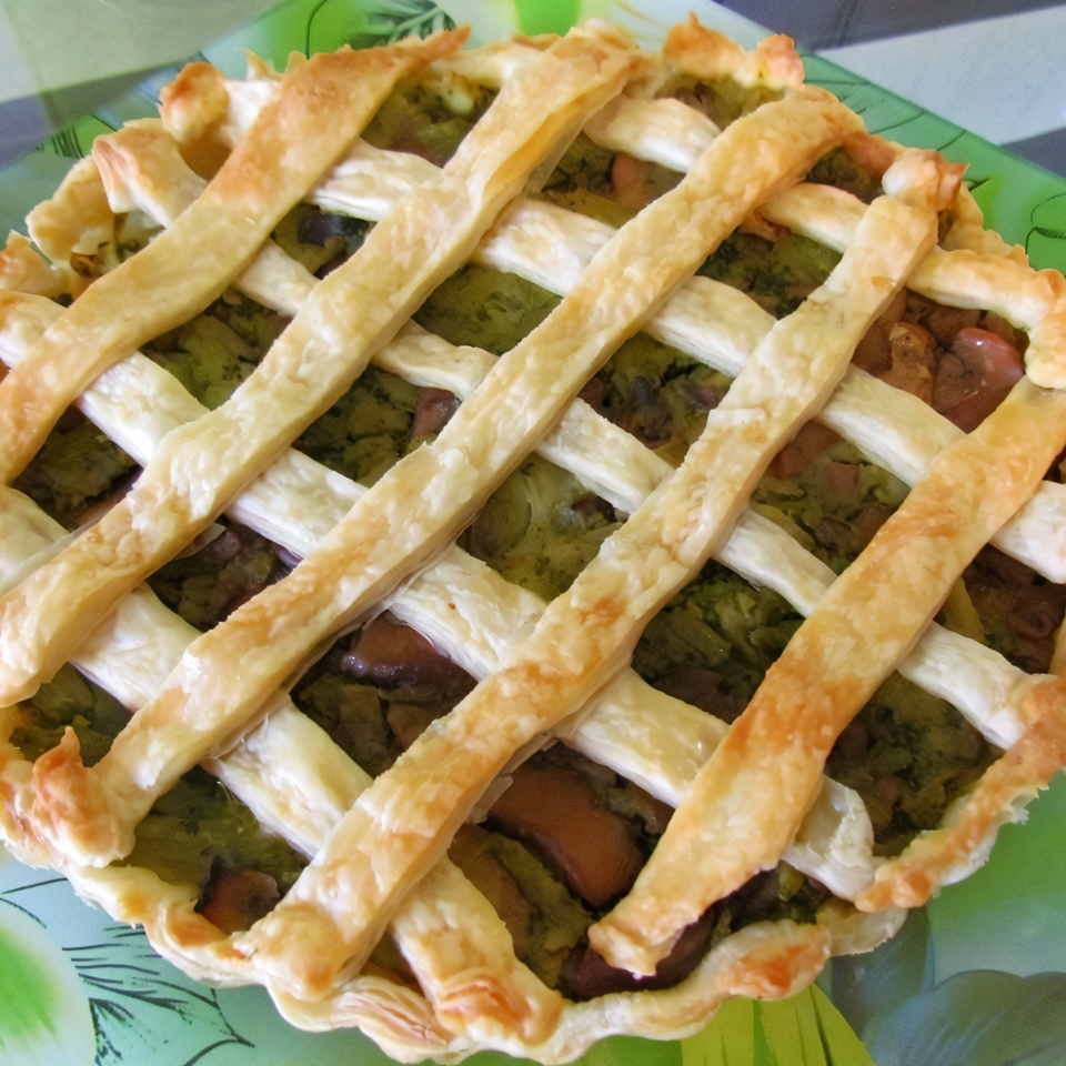 Слоеный пирог с брокколи и шампиньонами