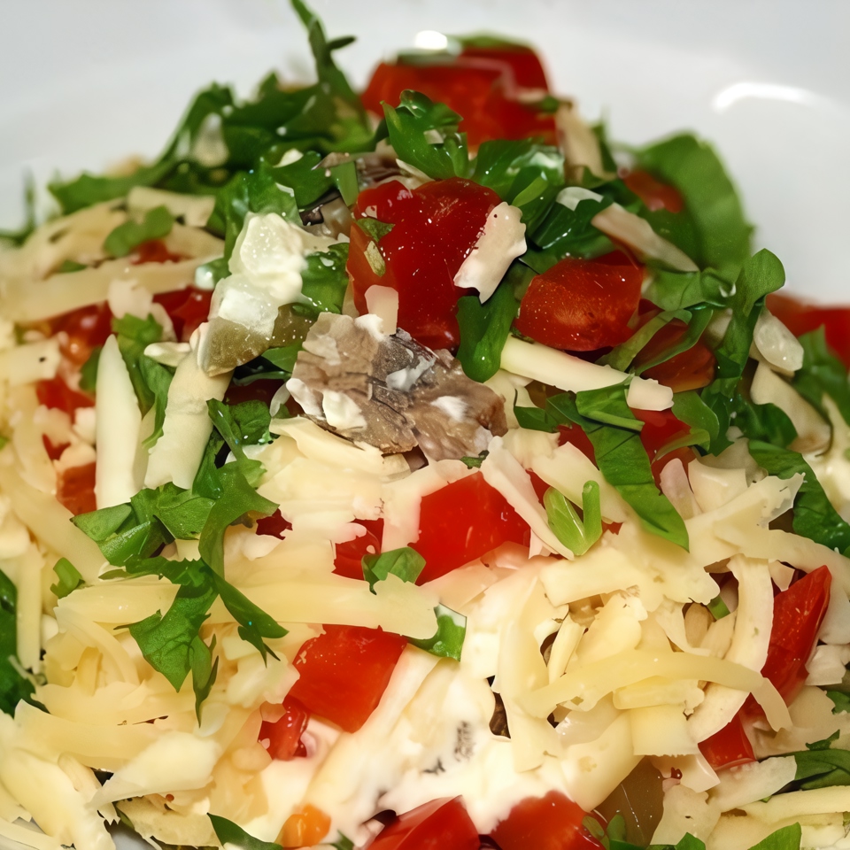 Слоеный салат с говядиной и овощами