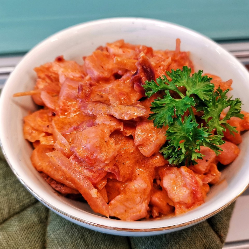 Солянка с курицей и беконом