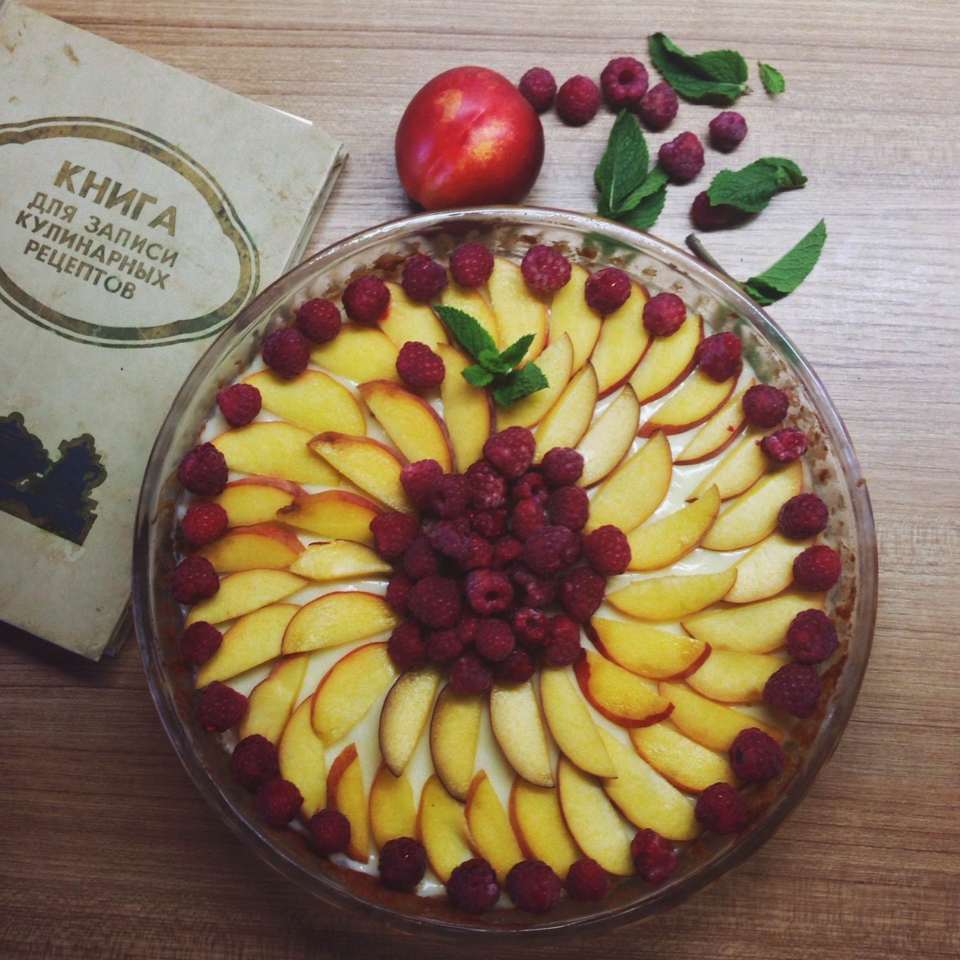 Тарт с заварным кремом и фруктами
