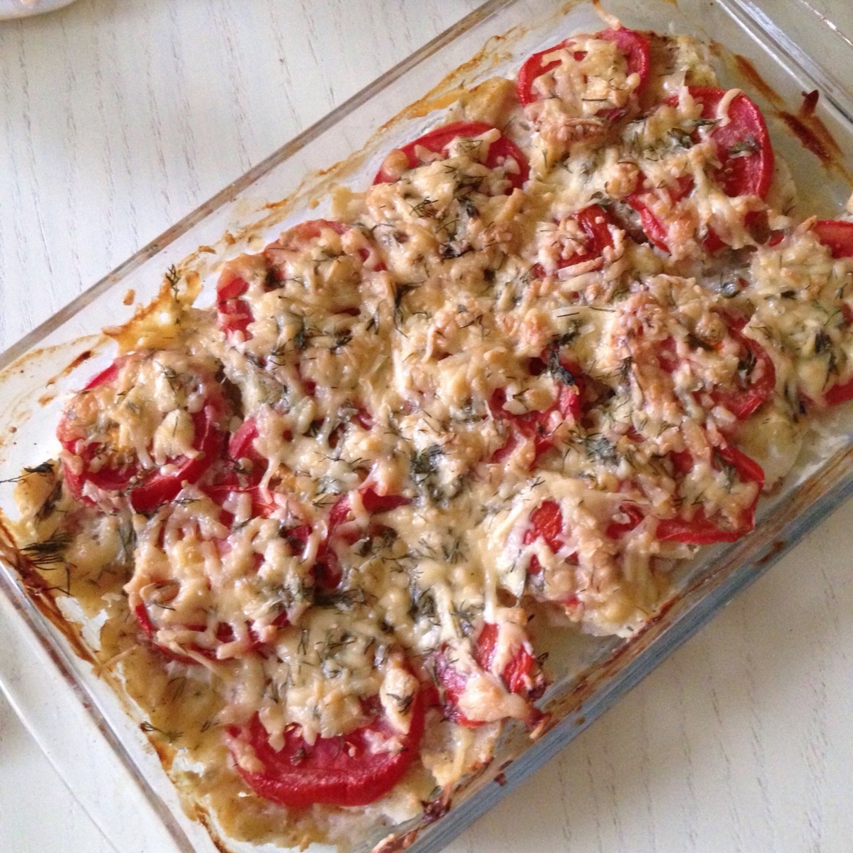 Треска запеченая с помидорами и сыром