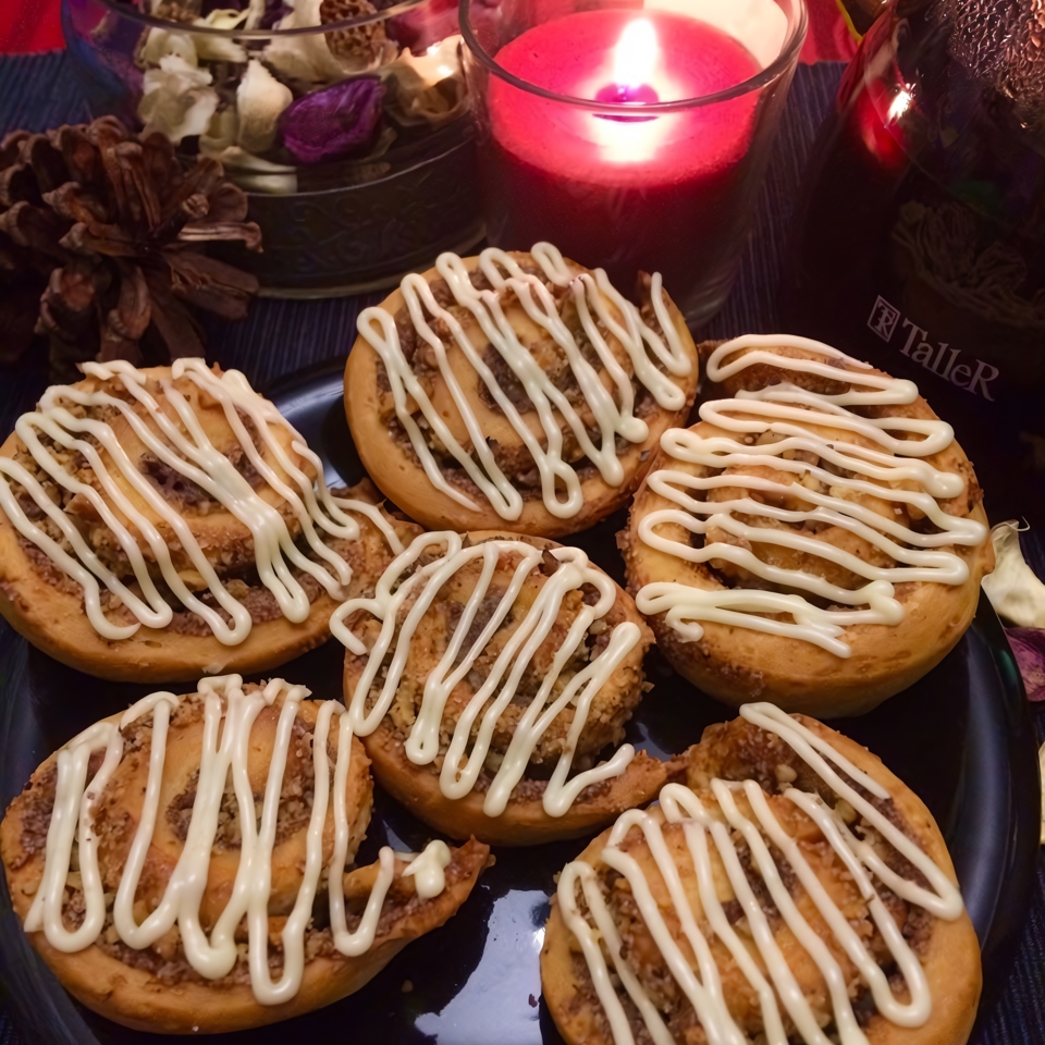 Улитки с грецкими орехами и корицей