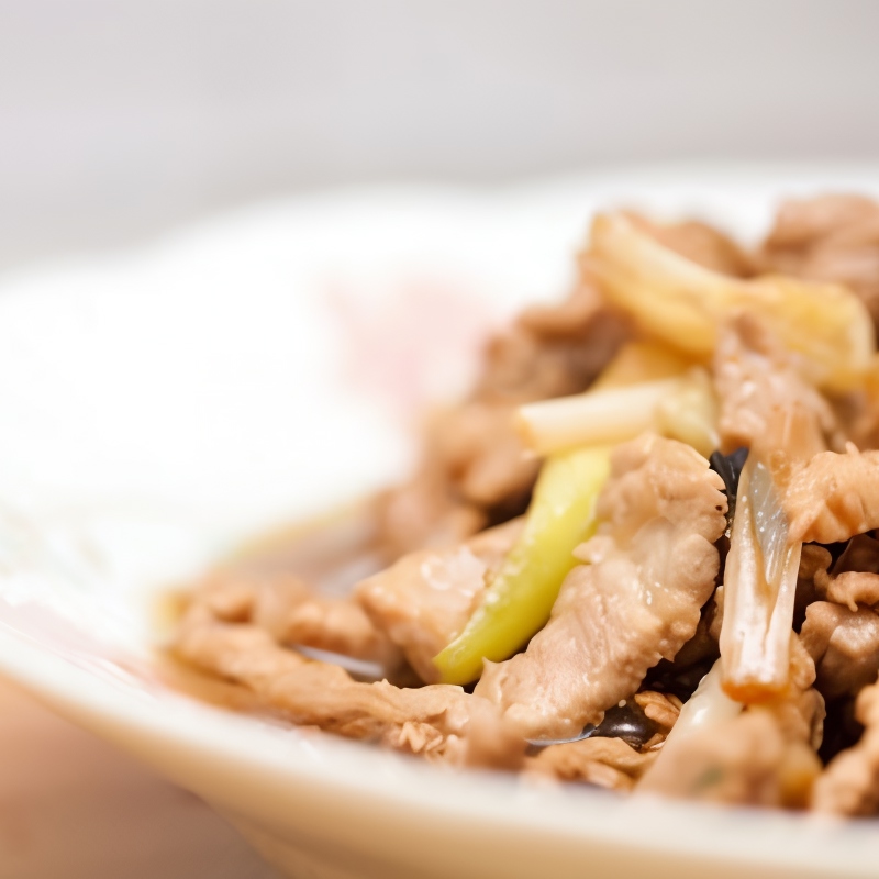 Жареная свинина с пореем (Cong Bao Rou Si)