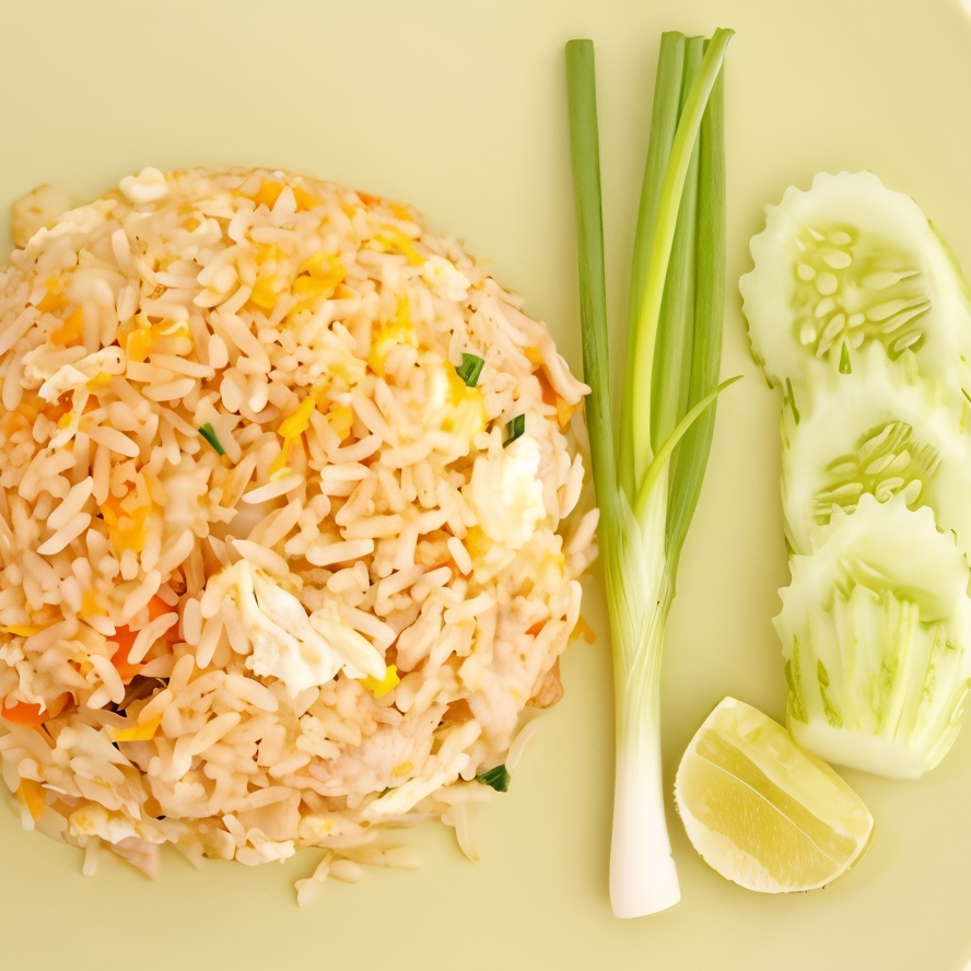 Жареные овощи с рисом и яйцом