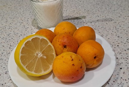 Фото шага рецепта Абрикосовое варенье с лимонной цедрой 186794 шаг 1  