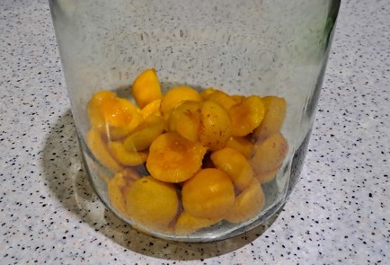 Фото шага рецепта Абрикосовый компот на зиму с апельсином и корицей 186593 шаг 5  
