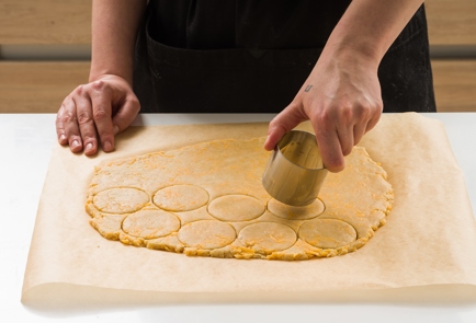 Фото шага рецепта Американское сырное печенье 151983 шаг 7  