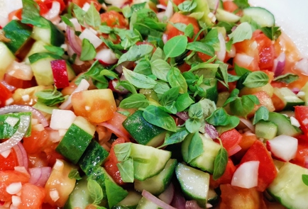 Фото шага рецепта Ароматный витаминный салат с базиликом 151288 шаг 11  