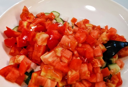 Фото шага рецепта Ароматный витаминный салат с базиликом 151288 шаг 5  