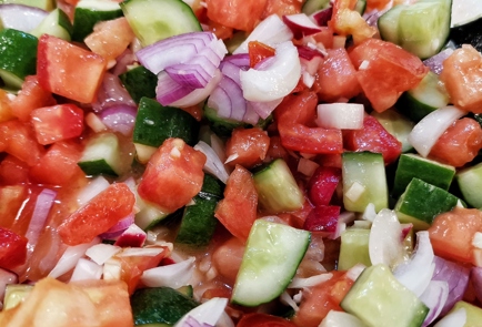 Фото шага рецепта Ароматный витаминный салат с базиликом 151288 шаг 9  