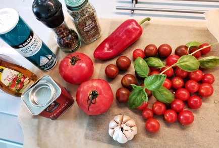Фото шага рецепта Ароматный томатнобазиликовый соус с чесноком 151360 шаг 1  