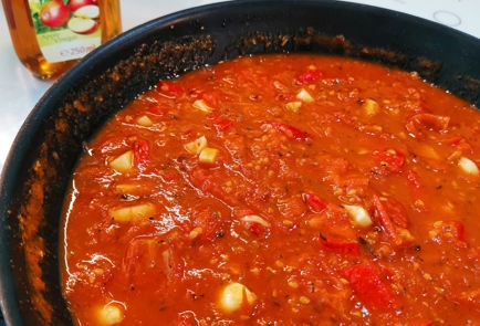 Фото шага рецепта Ароматный томатнобазиликовый соус с чесноком 151360 шаг 15  