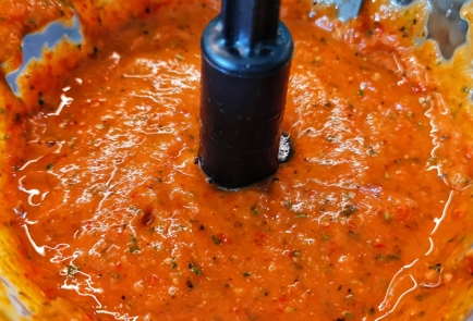 Фото шага рецепта Ароматный томатнобазиликовый соус с чесноком 151360 шаг 17  