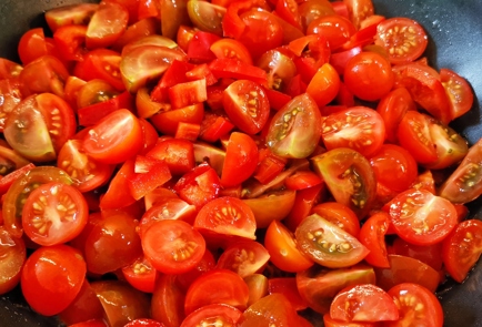 Фото шага рецепта Ароматный томатнобазиликовый соус с чесноком 151360 шаг 6  