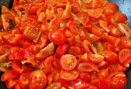 Фото шага рецепта Ароматный томатнобазиликовый соус с чесноком 151360 шаг 7  