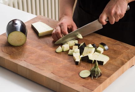 Фото шага рецепта Азиатский салат с хрустящими баклажанами кинзой  и арахисом 152408 шаг 1  