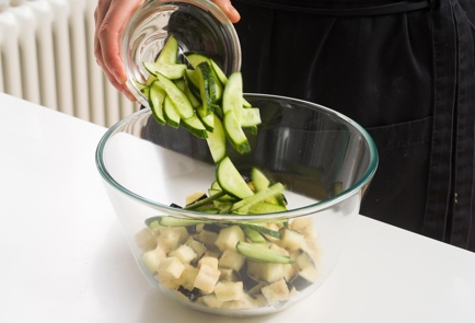Фото шага рецепта Азиатский салат с хрустящими баклажанами кинзой  и арахисом 152408 шаг 7  