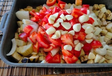 Фото шага рецепта Запеченные баклажаны с помидором луком и домашним сыром 174820 шаг 11  