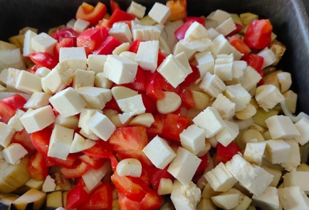 Фото шага рецепта Запеченные баклажаны с помидором луком и домашним сыром 174820 шаг 13  