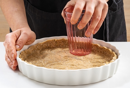 Фото шага рецепта Безглютеновый пирог с клюквой и белым шоколадом 175430 шаг 3  