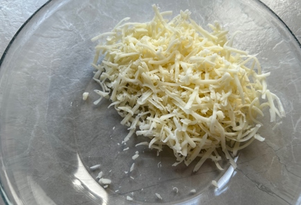 Фото шага рецепта Битые баклажаны с сыром и помидором 174529 шаг 5  