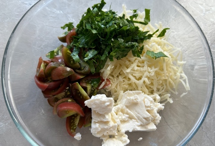 Фото шага рецепта Битые баклажаны с сыром и помидором 174529 шаг 7  