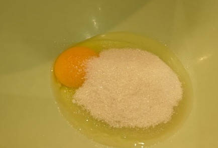 Фото шага рецепта Блинчики с сыром и колбасой 190892 шаг 1