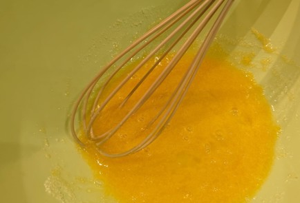 Фото шага рецепта Блинчики с сыром и колбасой 190892 шаг 2