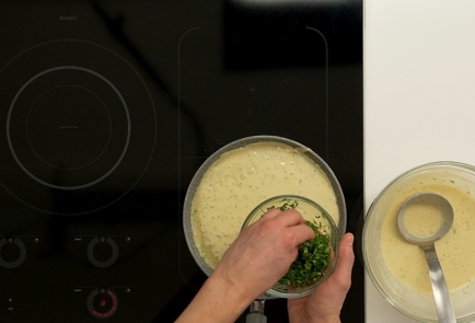 Фото шага рецепта Блинчики с зеленым луком и кинзой 46019 шаг 3  