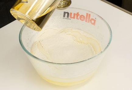 Фото шага рецепта Блины на кефире с бананом Nutella и фисташками 114586 шаг 2  