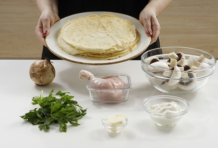 Фото шага рецепта Блины с курицей и грибами 152856 шаг 1  