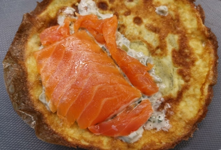 Фото шага рецепта Блины с лососем и соусом тартар 175530 шаг 11  