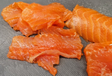 Фото шага рецепта Блины с лососем и соусом тартар 175530 шаг 9  