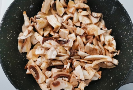 Фото шага рецепта Блины с ветчиной и грибами 175591 шаг 7  