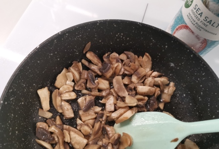 Фото шага рецепта Блины с ветчиной и грибами 175591 шаг 9  