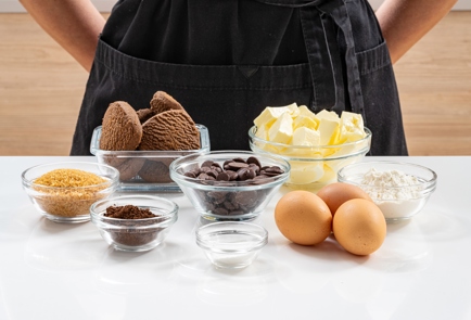 Фото шага рецепта Брауни с шоколадным печеньем 186500 шаг 1  