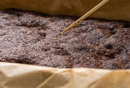 Фото шага рецепта Брауни с шоколадным печеньем 186500 шаг 8  