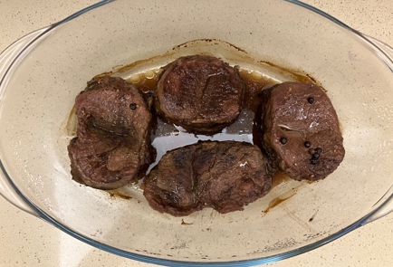 Фото шага рецепта Брискет из говядины с перцем паприкой и горчицей в духовке  шаг 11 