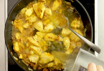 Фото шага рецепта Бриуаты с курицей черносливом и орехами 54070 шаг 1  