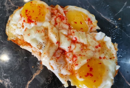 Фото шага рецепта Брускетта с перепелиными яйцами 173718 шаг 10  